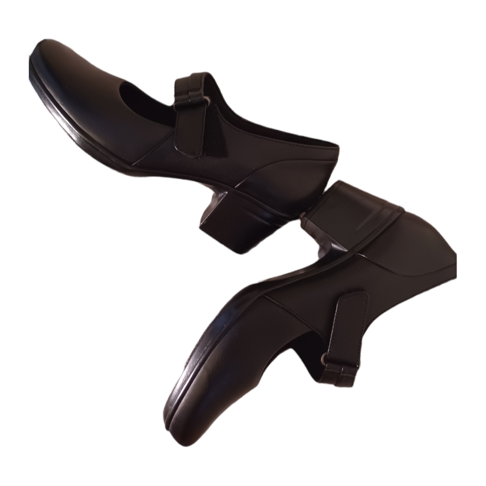 Clarks Collection NWOT Size 9.5M Black Emslie Shoes